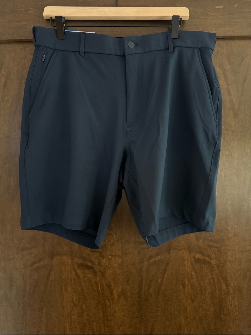 NWT Mens Greg Norman Navy Performance Shorts 8.5 Inseam Size 36